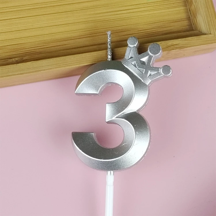 Свеча для торта цифра "3" с короной СЕРЕБРО