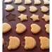 Коврик для выпечки Macarons (Макаронс) фигурный (цвет коврика в ассортименте) - фото 2